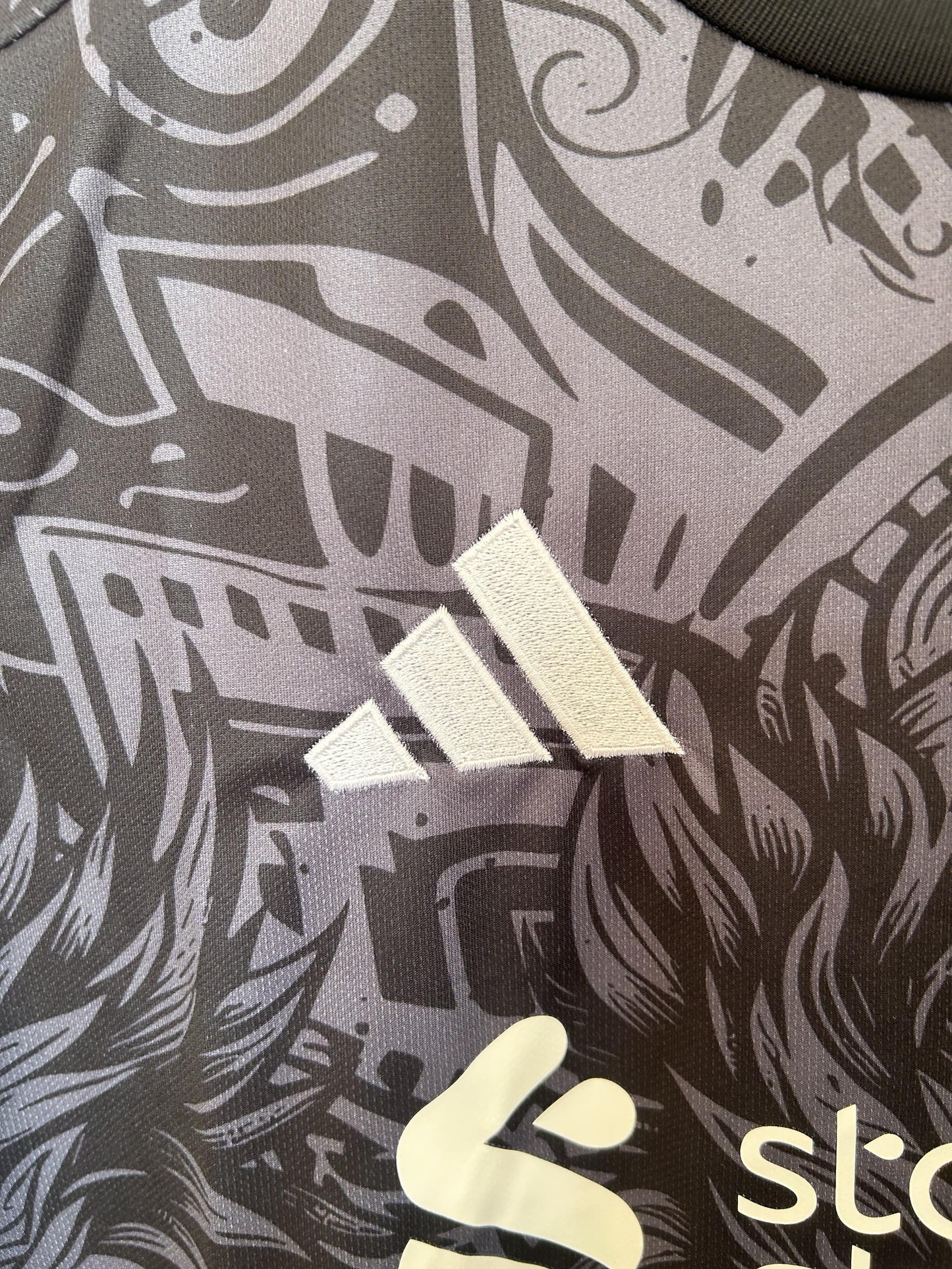 Liverpool "Abyssal Dark" Special Kit