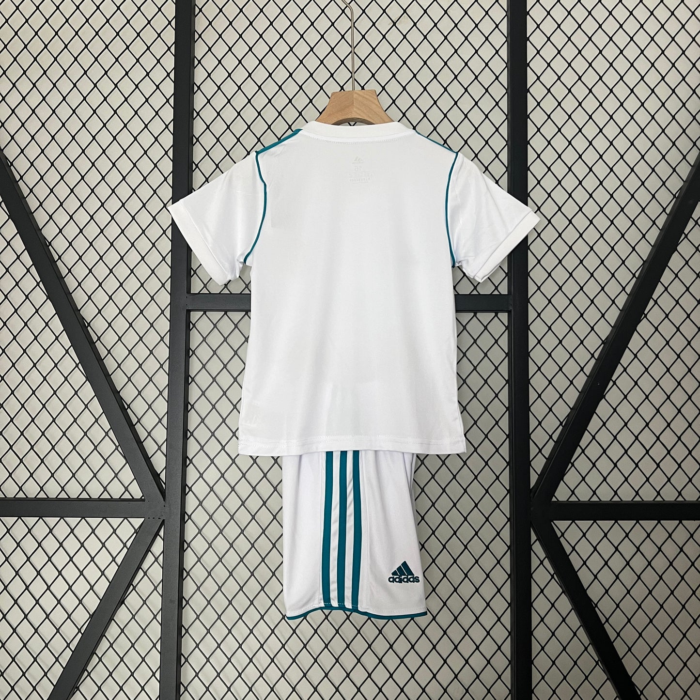 17/18 Retro Real Madrid Home Kids