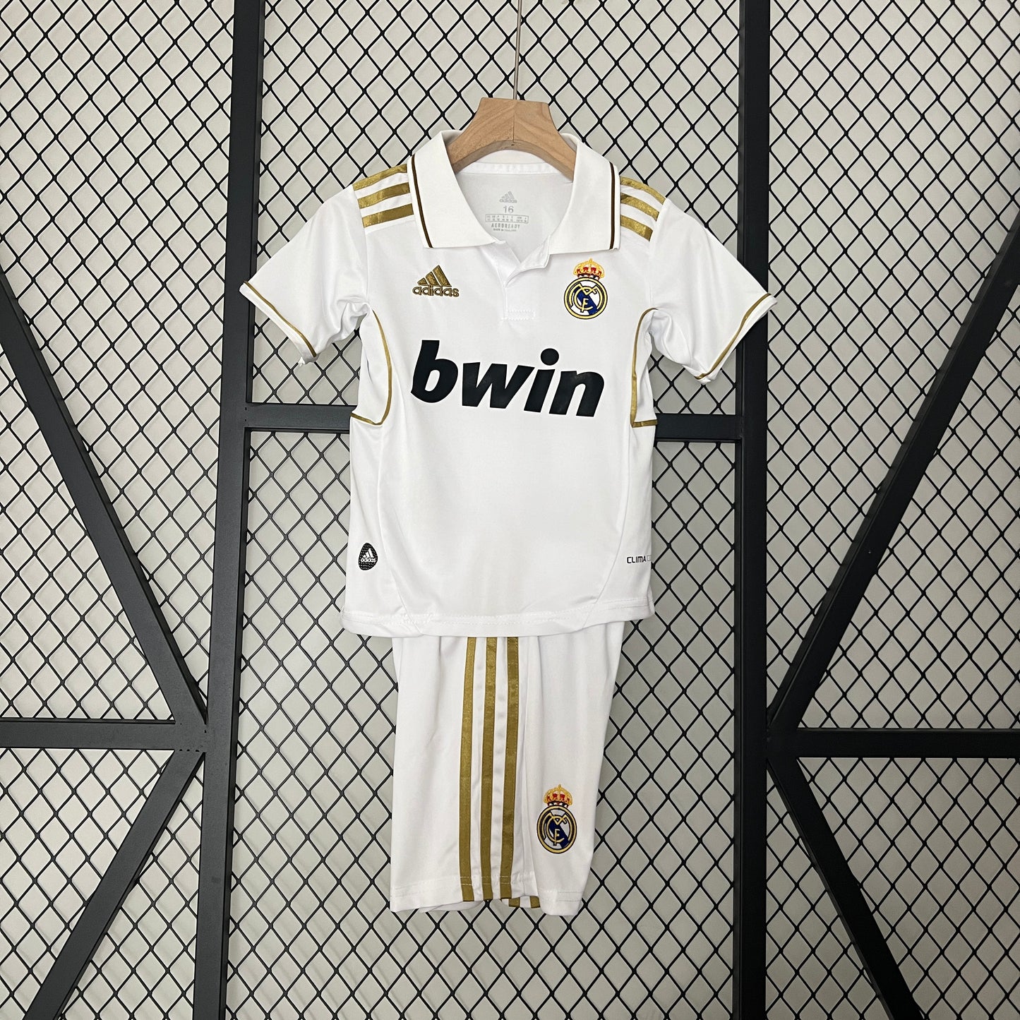 11/12 Kids Retro Real Madrid Home Kit