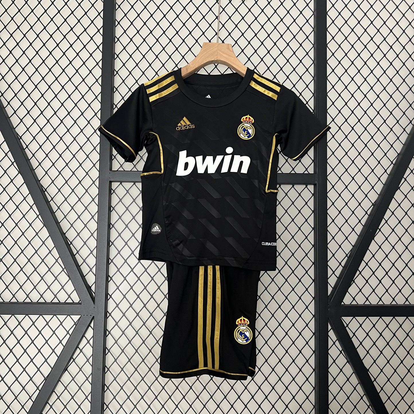 11/12 Kids Retro Real Madrid Away Kit