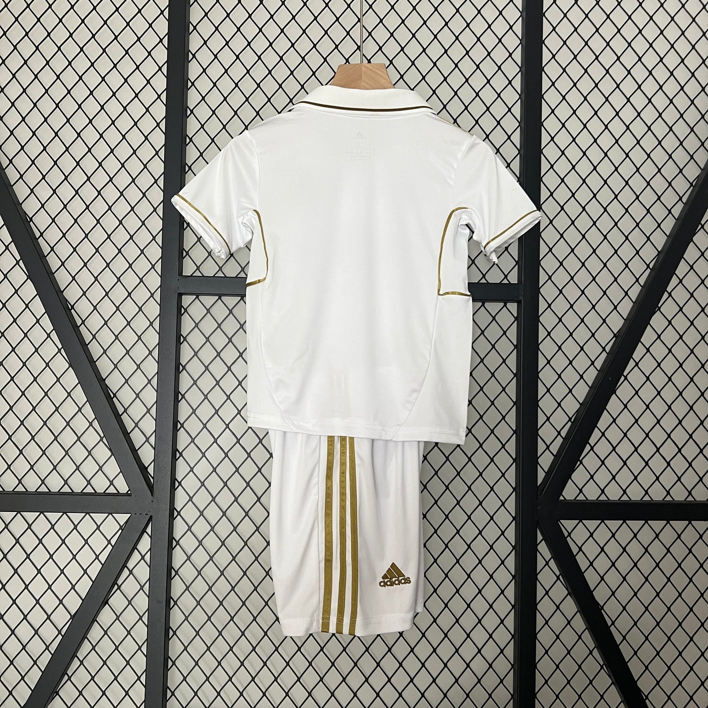 11/12 Kids Retro Real Madrid Home Kit