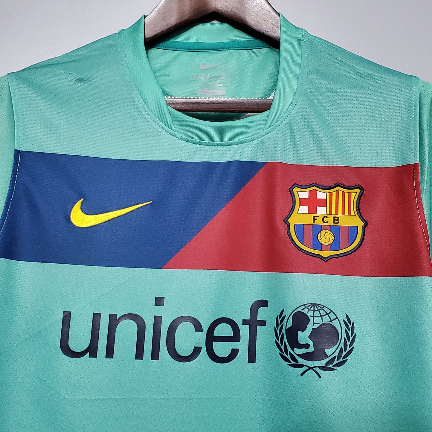 Retro Barcelona 10/11 away