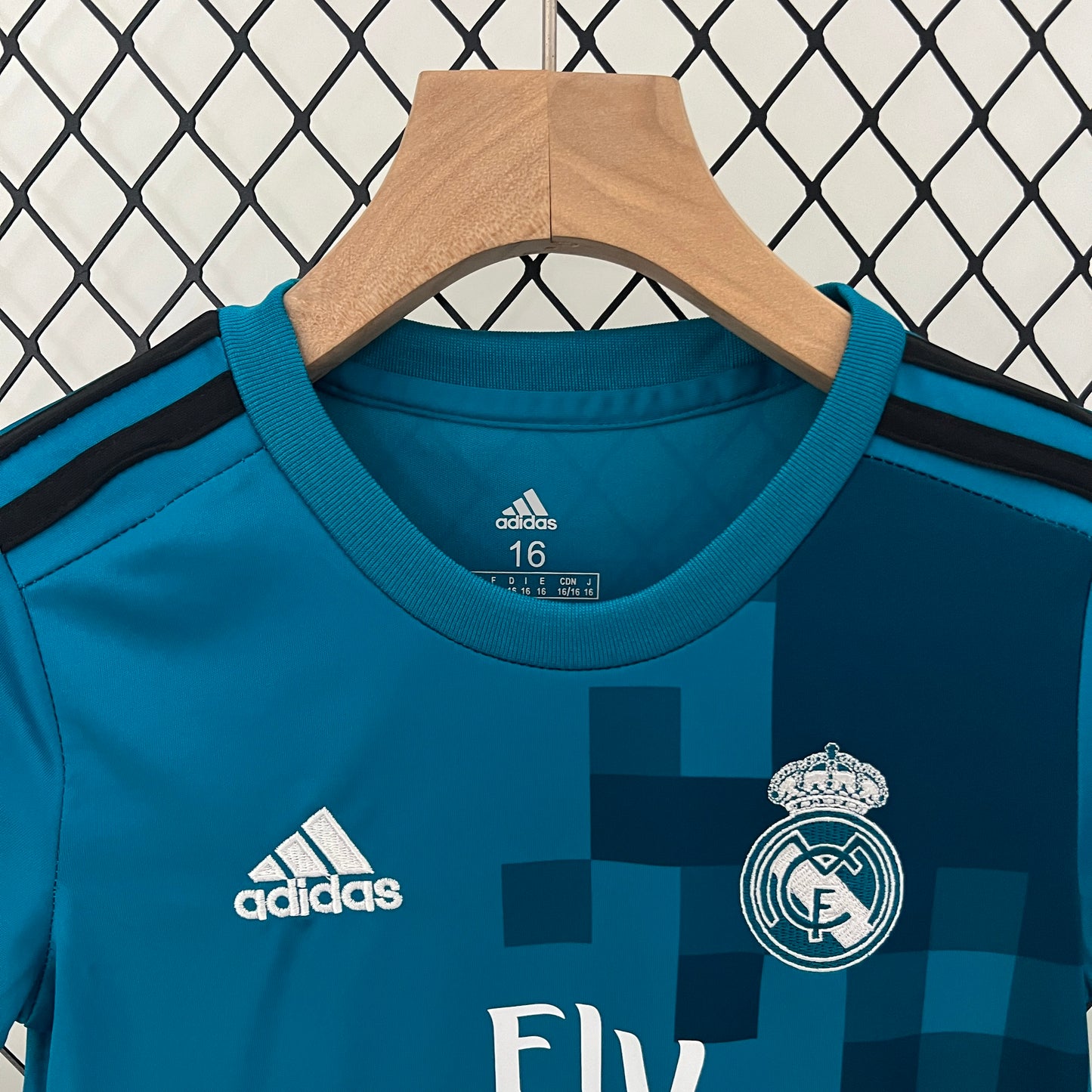24/25 Kids Real Madrid Home Size Kit