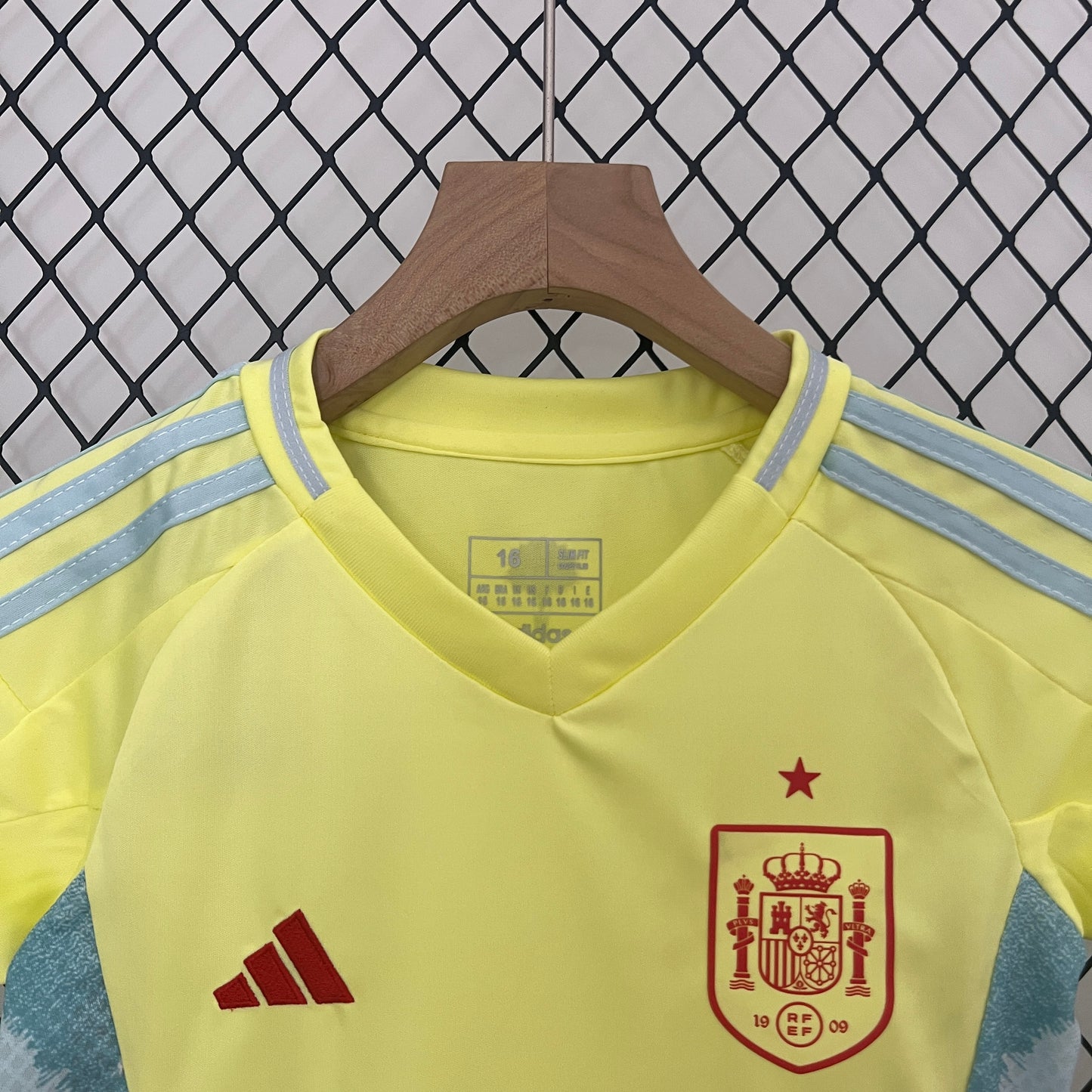 24/25 Kids Spain Away Kit